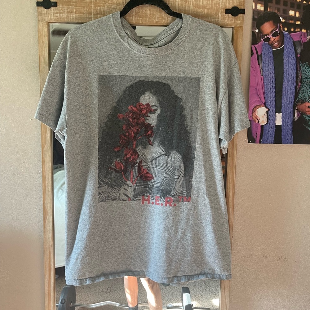 H.E.R roses tee